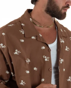 Camicia uomo maniche corte fantasia floreale ricamata collo rever marrone GIOSAL-CC1235A