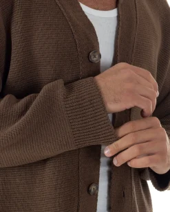 Cardigan uomo filo scollo v maglia cropped con bottoni boxy fit marrone GIOSAL-M3092A