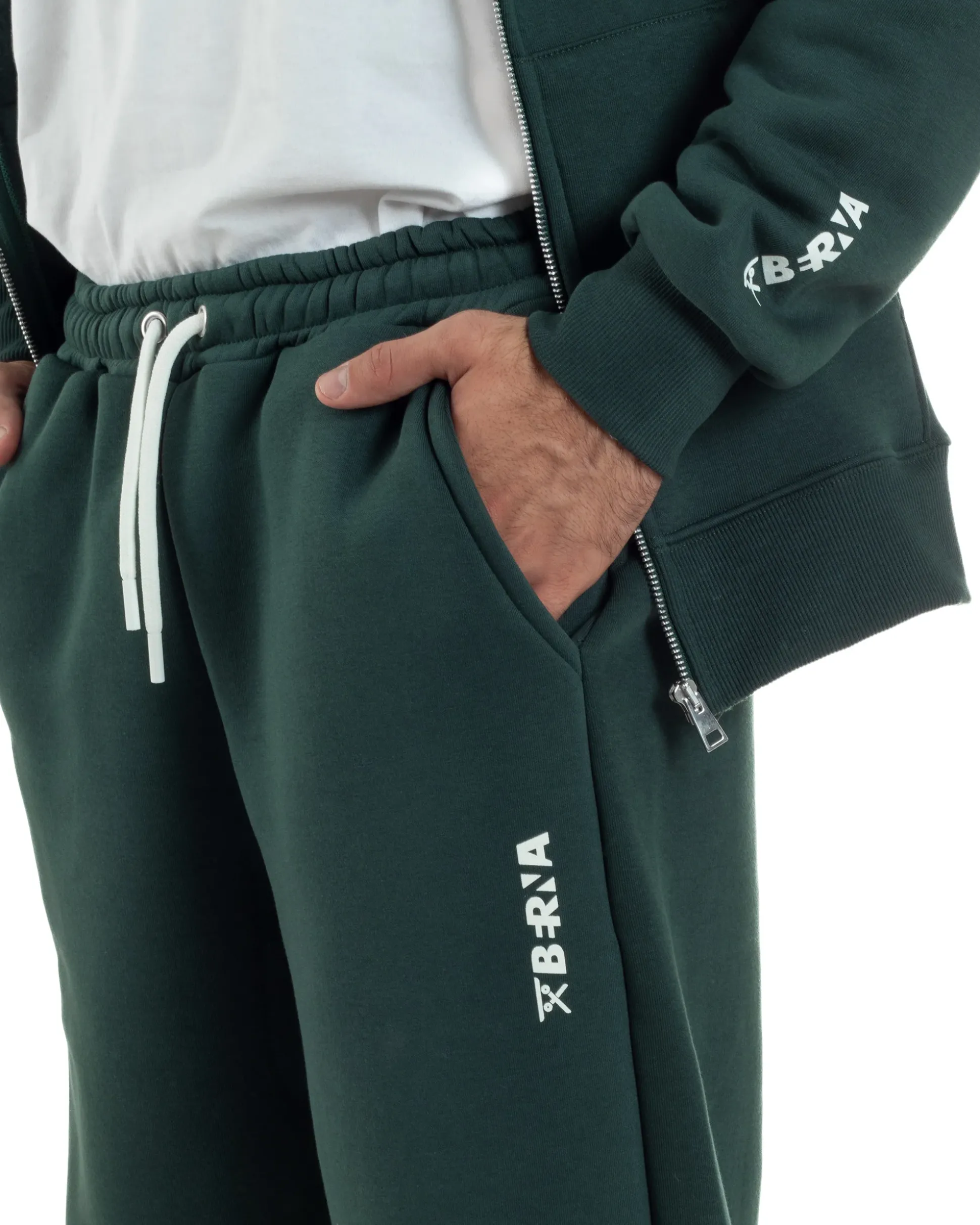 Pantaloni Tuta Baggy Fondo Largo Felpato Logo Verde Berna M-252196