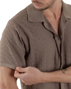 Polo Uomo In Filo Cardigan Con Bottoni T-Shirt Cropped Con Colletto Maglia Boxy Fit Traforata Lavorata Casual Marrone GIOSAL-TS3111A
